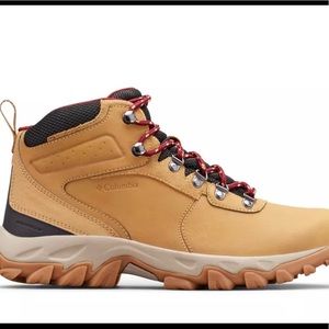 BRAND NEW MENS HIKING BOOTS